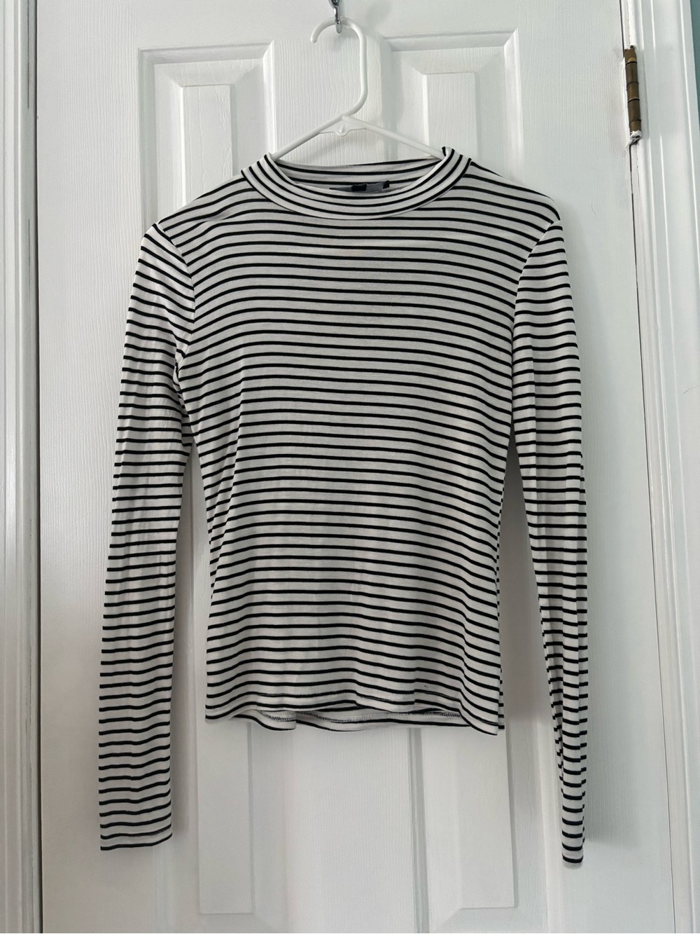 Lulu's Black & White Striped Mock Neck Long Sleeve Top